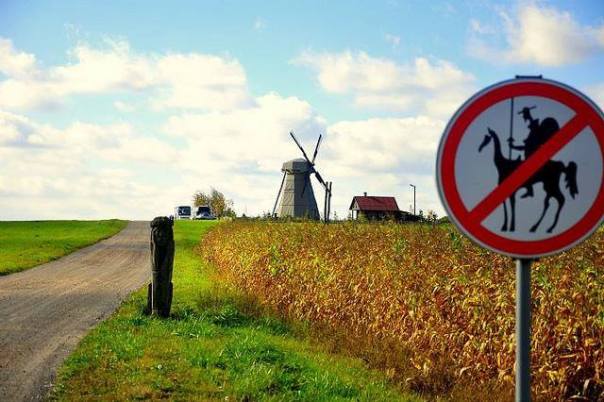 don_quixote_notallowed_sign